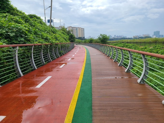 용인시가 기흥저수지 보행환경을 개선했다. (사진=용인시 제공)