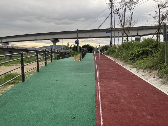 용인특례시 처인구가 삼계교 하부로 등·하교할 수 있는 산책로를 신설했다. (사진=용인시 제공)