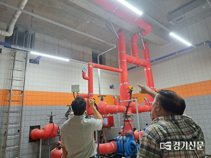 화재안전대책 정검중인 안성소방서. (사진=안성소방서 제공)