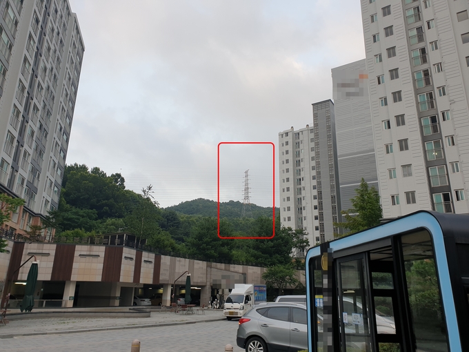 수원 광교해모로아파트 단지. 아파트 단지에서 송전탑을 확인할 수 있다. (사진=경기신문 DB)