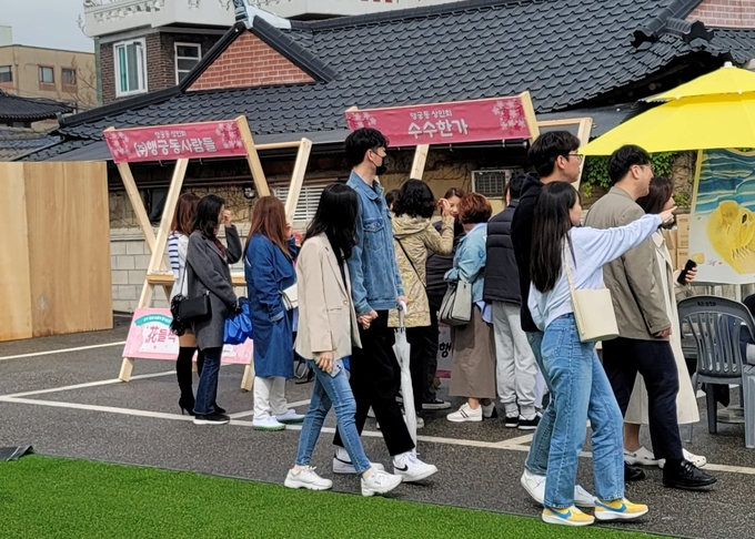 '골목마켓' 현장 모습. (사진=수원문화재단 제공)
