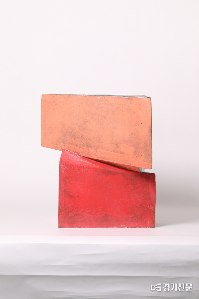 대면(大面), 2023, 혼합토, 50x40x53cm. 조영일 作. (사진=성남문화재단 제공)