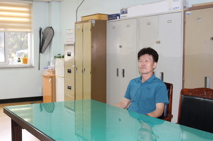 고흥식 시설미화원. (사진=목감초등학교 제공)