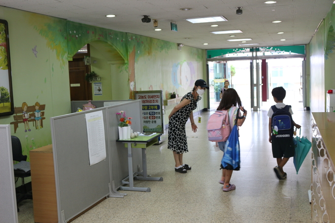 이영순 학교안전지킴이. (사진=목감초등학교 제공)