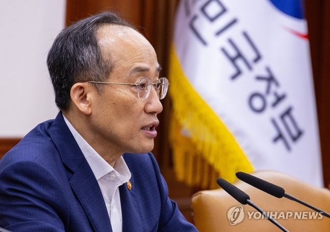 추경호 경제부총리 겸 기획재정부 장관이 17일 오전 서울 종로구 정부서울청사에서 열린 비상 경제 장관회의 겸 수출 투자대책 회의에 참석해 최근 경제 상황에 대해 발언하고 있다. (사진=연합뉴스 제공)