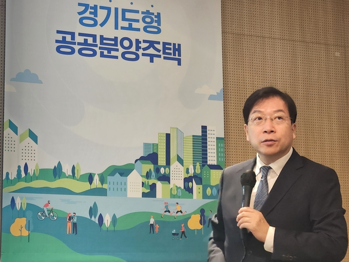 4일 수원컨벤션센터에서 김세용 경기주택도시공사 사장이 경기도형공공분양주택 추진방향을 발표하고 있다. (사진=이유림 기자) 