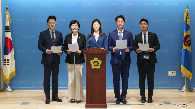 경기도의회 교섭단체 더불어민주당은 5일 논평을 내고 서이초 희생 교사 49제에 따른 교육현장 혼란에 대해 교육부와 경기도교육청의 사과를 촉구했다. (사진=경기도의회 더불어민주당 제공)