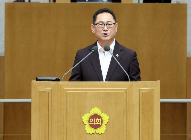 경기도의회 소속 김완규 경제노동위원회 위원장(국힘·고양12)이 6일 열린 제371회 임시회 제2차 본회의 5분 발언을 하고 있다. (사진=경기도의회 제공)