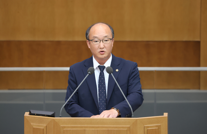경기도의회 건설교통위원회 소속 김동영(민주·남양주4) 도의원이 7일 열린 제371회 임시회 제3차 본회의에서 5분 발언을 하고 있다. (사진=경기도의회 제공)