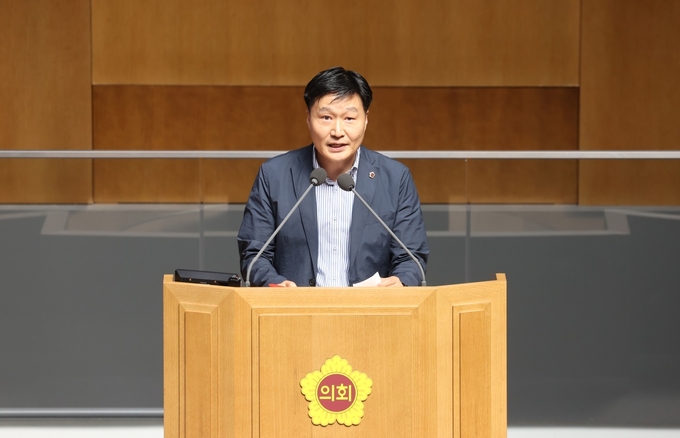 경기도의회 경제노동위원회 소속 김태희(민주·안산2) 도의원이 7일 열린 제371회 임시회 본회의에서 5분 발언을 하고 있다. (사진=경기도의회 제공)