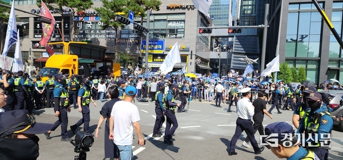  9일 수원지검 앞 이재명 더불어민주당 대표 지지세력이 대규모 집회를 연 모습. (사진=박진석 기자)