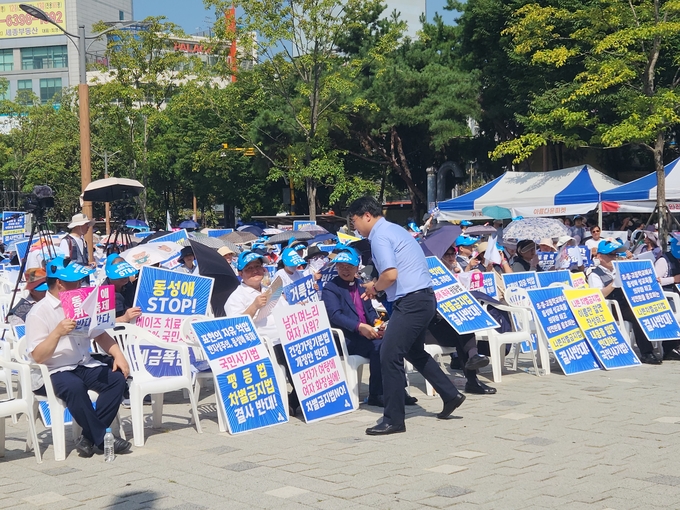 지난 9일 오후 인천 부평구 부평역 광장에서 퀴어축제 반대 집회가 열리고 있다. ( 사진 = 박지현 기자 )