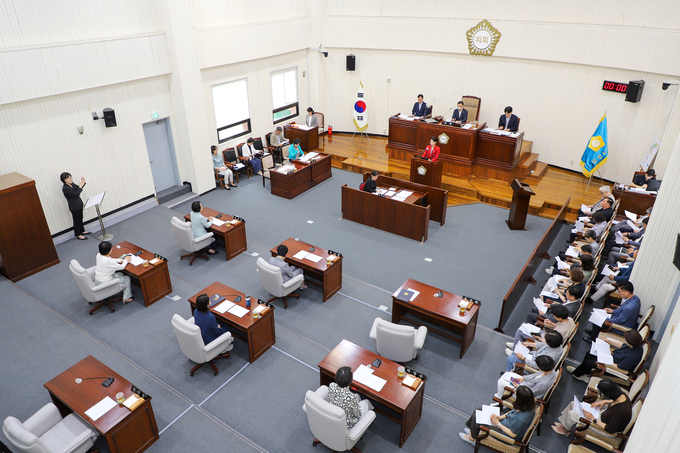 과천시의회가 임시회를 개회하는 모습. (사진=과천시의회 제공)