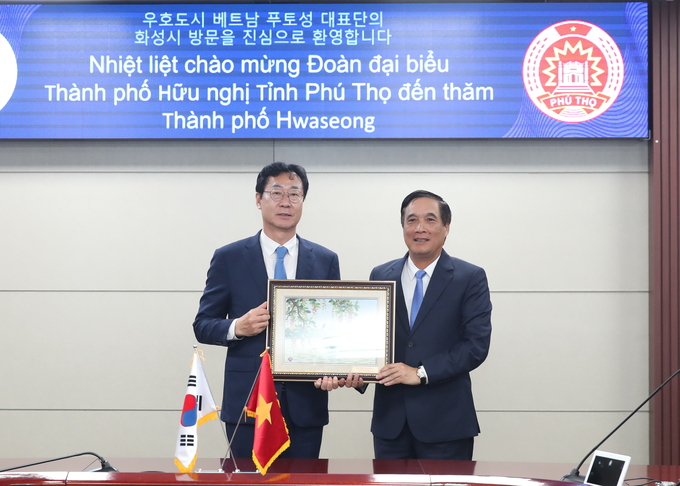정명근 화성시장이 부이 민 짜우(Bui Minh Chau) 베트남 푸토성 당서기를 초청해 국제교류간담회를 가졌다. (사진=화성시 제공)