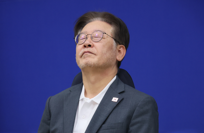 이재명 더불어민주당 대표가 13일 국회 당 대표실에서 14일차 단식 농성을 이어가고 있다. 이 대표는 이날 본청 앞에 있던 단식 현장을 본청 안 당 대표실로 옮겼다. (사진=연합뉴스)