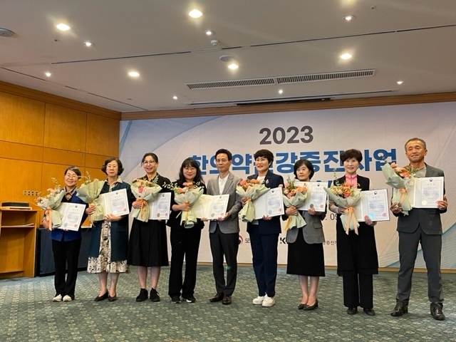 일산동구보건소 방문보건팀이 보건복지부 장관 표창을 수상하고 있다. (사진=고양시 제공)