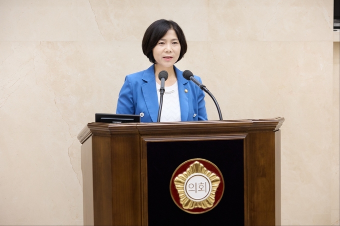 신현녀 용인시의원이 본회의에서 조례안을 대표발의하고 있다. (사진=용인시의회 제공)