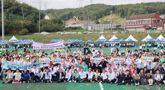 '제6회 처인구민 한마음 체육대회'가 지난 16일 삼가동 미르스타디움 보조경기장에서 열렸다. (사진=용인세 제공)