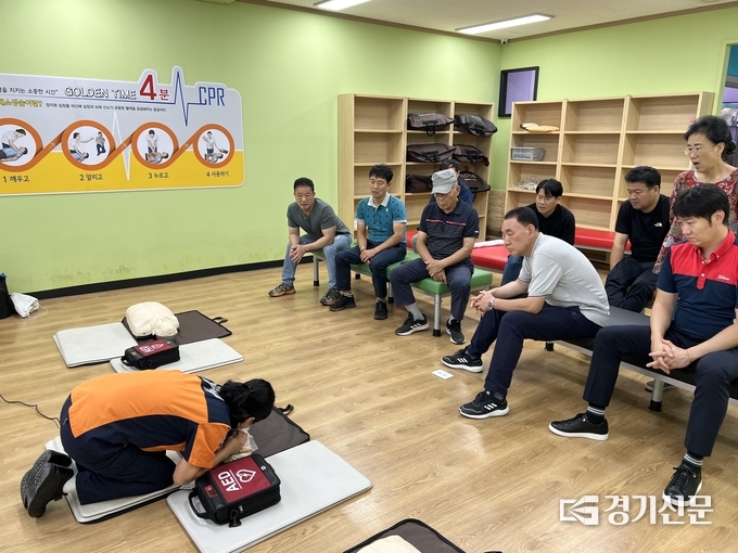 안성소방서, 안성로타리 클럽 회원 대상 심폐소생술교육. (사진=안성소방서 제공)