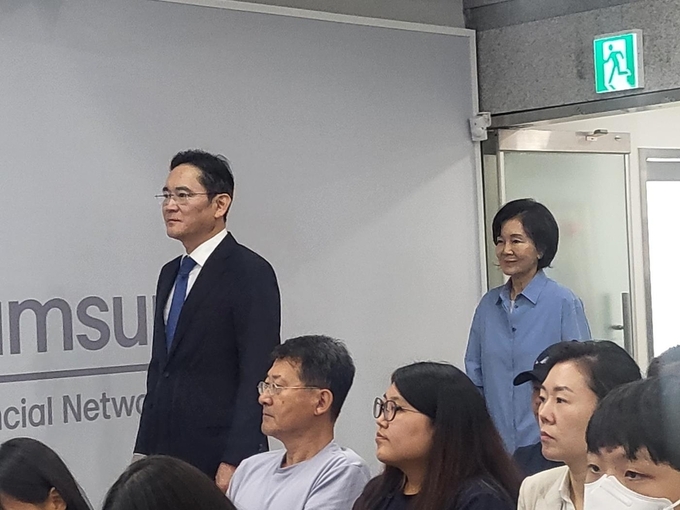 삼성 안내견 30주년 행사에 참석한 이재용 회장과 홍라희 전 리움미술관장. (사진=연합뉴스 제공)