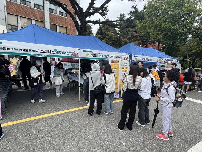 오산시자살예방센터는 오산대서 청년 자살예방 인식개선 캠페인을 전개했다. (사진=오산시 제공)