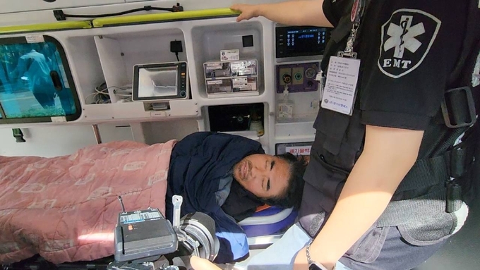 이신남 전 청와대 비서관, 단식 18일차 병원으로 긴급 이송되고 있다.(사진=이신남 비서관 제공)