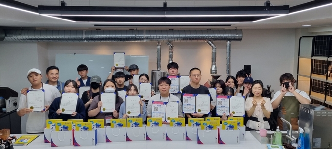 오산대-오산시 별빛캠프 참여 학생 중 희망자(13개 고등학교)를 대상으로 제 1차 카페바리스타과 학과체험프로그램을 운영했다. (사진=오산대학교 제공)
