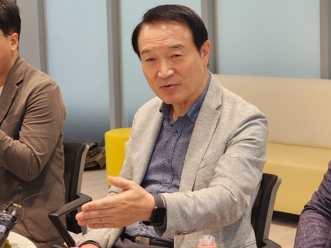  26일 임태희 경기도교육감이 기자간담회에서 교권보호 대책을 설명하고 있다. (사진=박진석 기자)