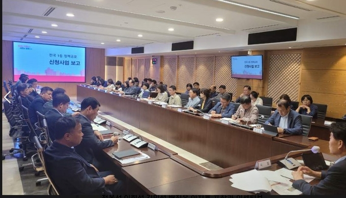 군포시가 2023년 상반기 적극행정 우수공무원을 선발하는 행정위원회를 개최 하고 있다. (사진=군포시 제공)