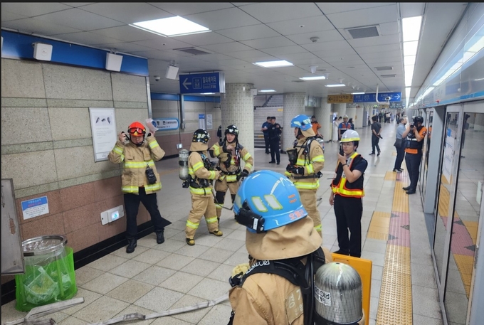 한국철도 수도권광역본부 안양관리역이 강력사건 대비 FTX 훈련 실시하고 있다. (사진=코레일수도권광역 본부 제공)