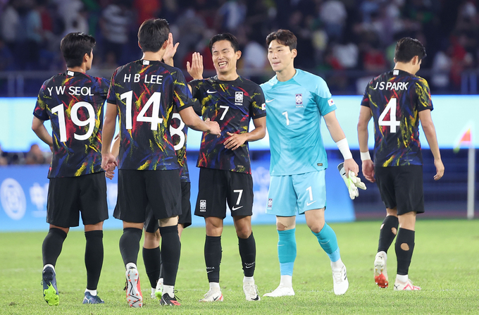 한국 남자 축구대표팀은 4일(한국시간) 오후 9시 중국 항저우 황룽 스포츠센터 스타디움에서 열리는 2022 항저우 아시안게임 남자축구 준결승에서 우즈베키스탄과 맞붙는다. (사진=연합뉴스)