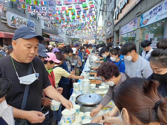 ‘의정부 부대찌개 축제’ 모습. (사진=경기관광공사 제공)