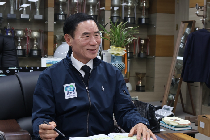 이원성 경기도체육회장이 10일 경기도체육회관 7층 회장실에서 제104회 전국체육대회 출사표를 밝히고 있다. (사진=경기도체육회 제곰)