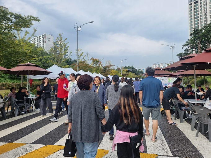 지난 14일 ‘제6회 인천 원도사제’가 용현5동 용정근린공원 일대에서 열렸다. ( 사진 = 김민지 기자 )