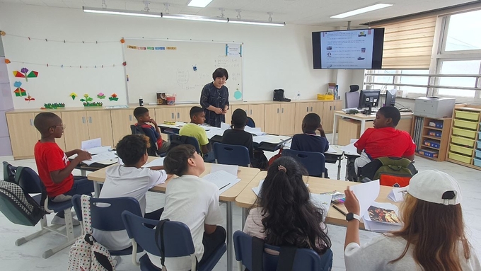  경기도교육청이 다문화가정 학생을 대상으로 한국어 교육을 시행하는 모습. (사진=경기도교육청 제공)