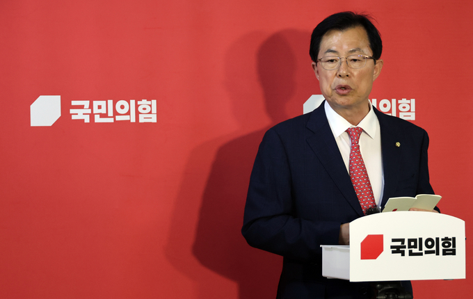 이만희 국민의힘 사무총장이 18일 국회에서 윤석열 대통령과 당 지도부 오찬 회동 결과를 브리핑하고 있다. (사진=연합뉴스)