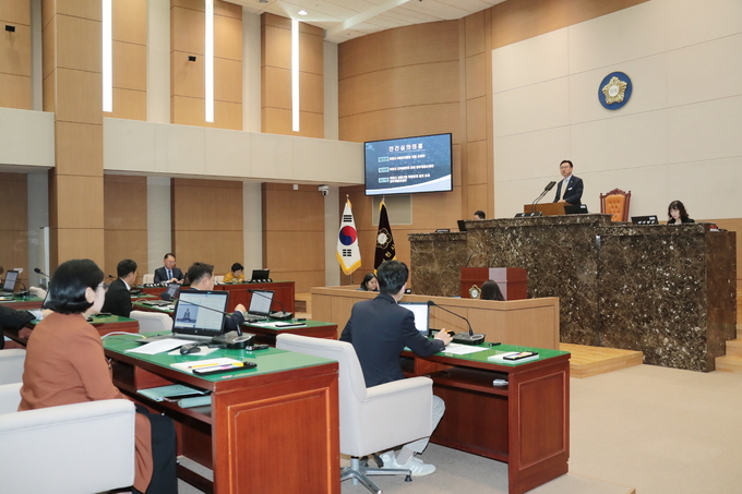 이천시의회가 본회의를 진행하는 모습. (사진=이천시의회 제공)