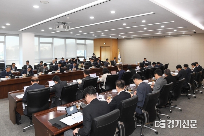 신상진 시장이 정례간부회의를 주재하고 있다. (사진=성남시 제공)