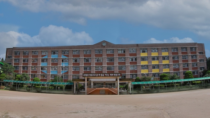 영통초등학교 전경. (영통초등학교 제공)