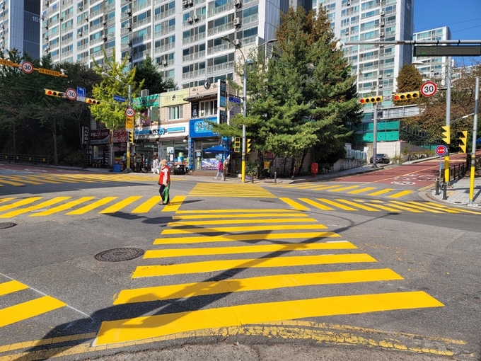 용인시가 설치한 노란색횡단보도. (사진=용인시 제공)