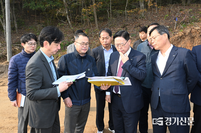 강수현 양주시장은 광백저수지에서 현장 간부회의를 주재했다. (사진=양주시 제공)