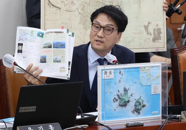 지난 11일 교육위 국정감사에서 정부의 독도 수호 예산 감축을 비판하는 안민석(민주·경기오산) 의원 장면(사진=안민석의원실 제공)