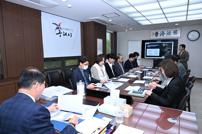 구리시는 지난 24일 시장 집무실에서 구리시 중소도시 스마트시티 조성사업 완료보고회를 개최했다. (사진=구리시 제공)