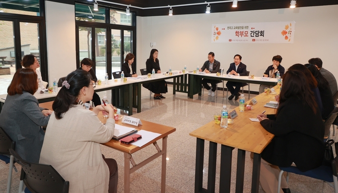주광덕 남양주시장이 ‘미리 찾아가는 학교 방문’ 등 교육 현장 방문에 이어 학부모들과의 소통 강화에도 공을 들이고 있다. (사진=남양주시 제공)