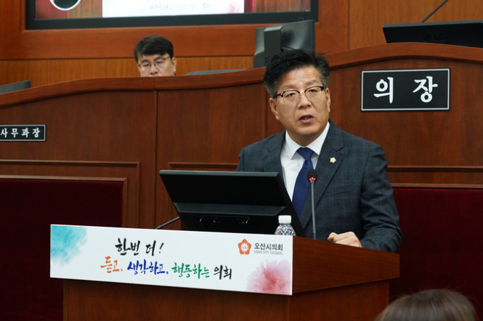 지난 31일 제280회 임시회 제2차 본회의에서 전도현 더불어민주당 의원이 '오산시 언론관련 예산 운용 조례안'대한 7분발언을 진행하고 있다.(사진=오산시 의회 제공)