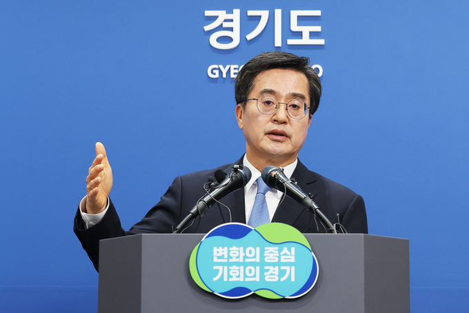 김동연 경기도지사가 6일 오전 경기도 수원시 영통구 경기도청에서 열린 '2024년도 본예산 브리핑'에서 취재진 질문에 답하고 있다. (사진=연합뉴스)