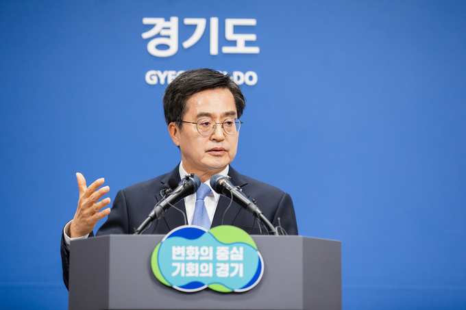 6일 오전 김동연 경기도지사가 경기도청 브리핑룸에서 2024 본예산관련 언론 브리핑을 하고 있다. (사진=경기도 제공)