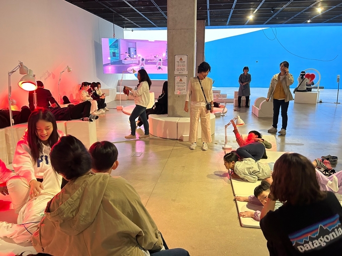 ‘예술확장성 프로그램’ 장면. (사진=수원시립미술관 제공)
