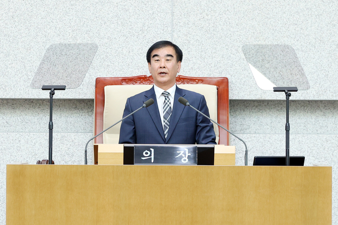 7일 오전 경기도의회 본회의장에서 열린 도의회 제372회 정례회 1차 본회의에서 염종현 경기도의회 의장이 개회사를 하고 있다. (사진=경기도의회 제공)