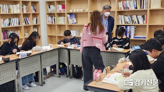  8일 안산교육지원청에 위치한 경기한국어공유학교에서 다문화가정 학생들이 한국어 수업을 듣고 있다. (사진=박진석 기자)